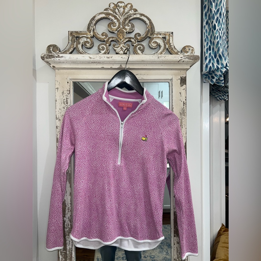 Like New Masters Long sleeve women’s zip up pullover size small.